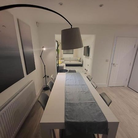 New 4 Bedrm House! Parking. 10Min To City / Etihad Manchester Exterior photo