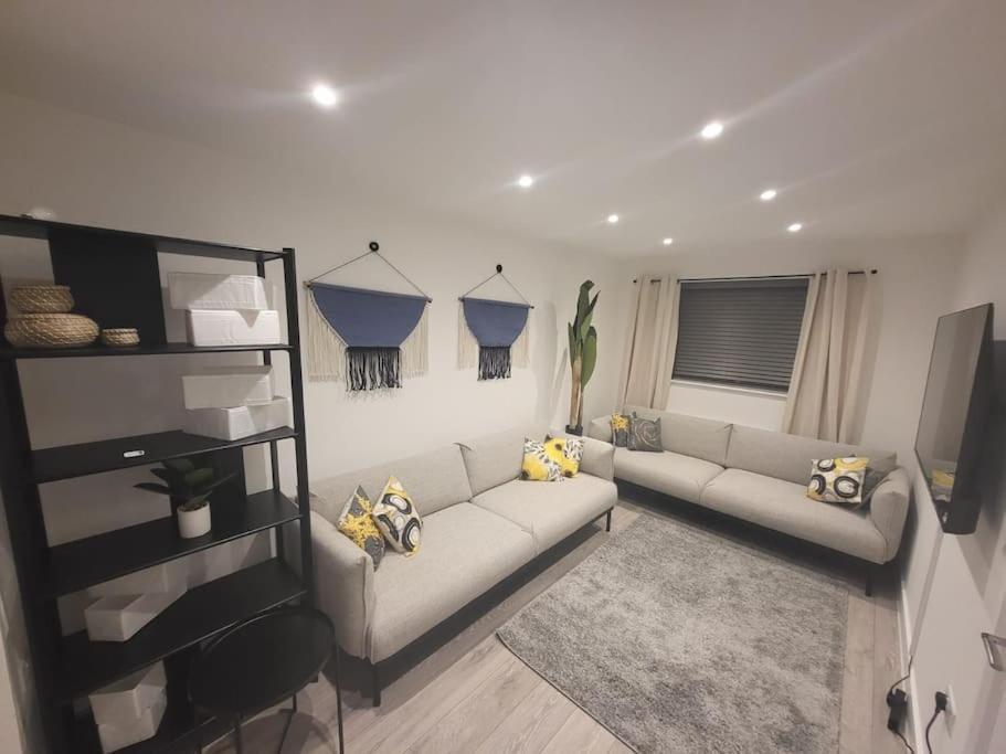 New 4 Bedrm House! Parking. 10Min To City / Etihad Manchester Exterior photo