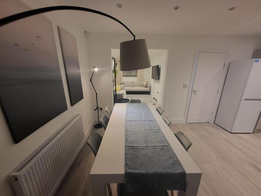 New 4 Bedrm House! Parking. 10Min To City / Etihad Manchester Exterior photo