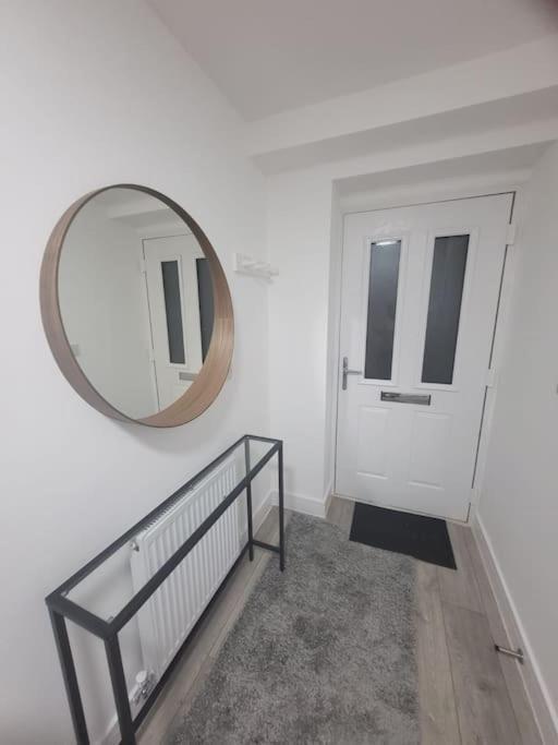 New 4 Bedrm House! Parking. 10Min To City / Etihad Manchester Exterior photo