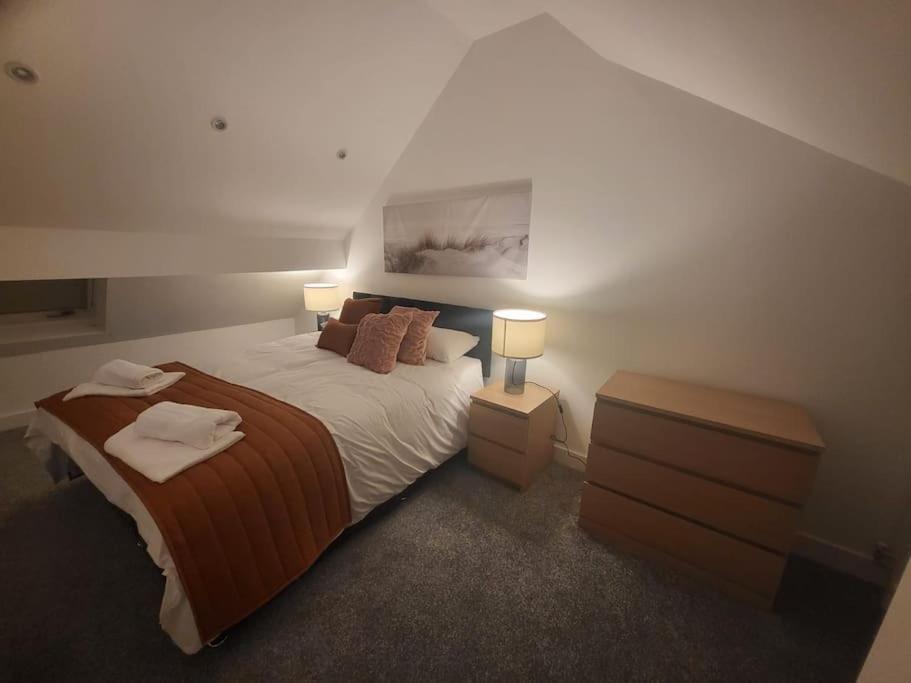 New 4 Bedrm House! Parking. 10Min To City / Etihad Manchester Exterior photo