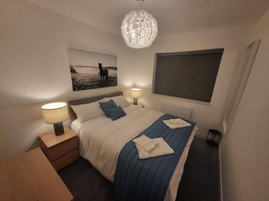 New 4 Bedrm House! Parking. 10Min To City / Etihad Manchester Exterior photo