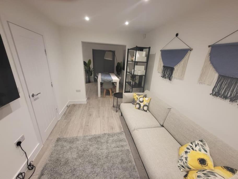 New 4 Bedrm House! Parking. 10Min To City / Etihad Manchester Exterior photo