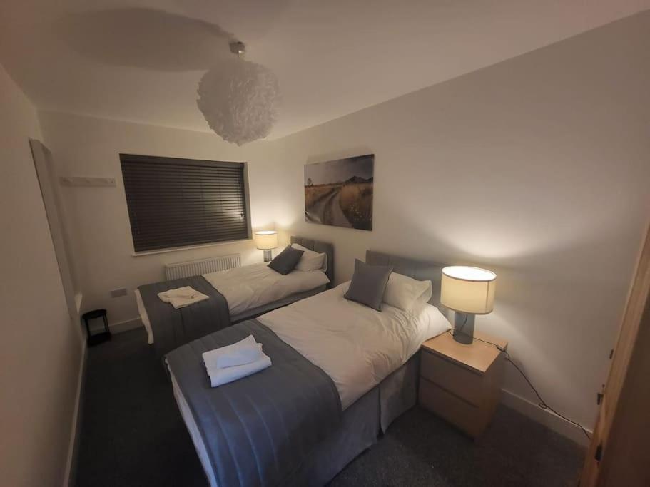 New 4 Bedrm House! Parking. 10Min To City / Etihad Manchester Exterior photo